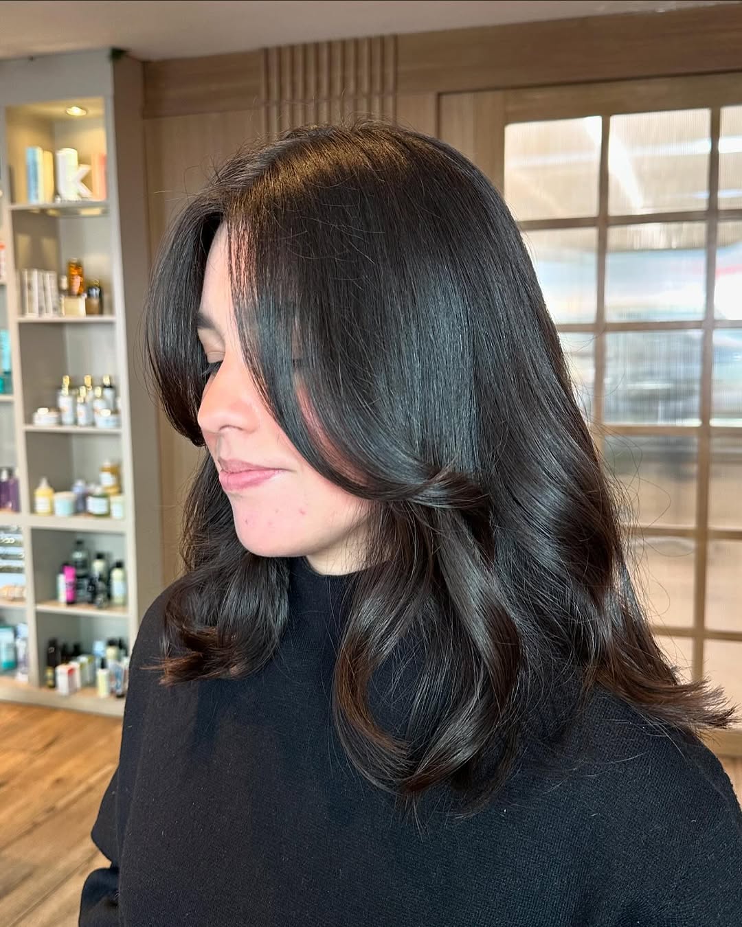 Skinification Capilar: Por qué tu rutina de cabello ahora debe parecerse a la de tu rostro